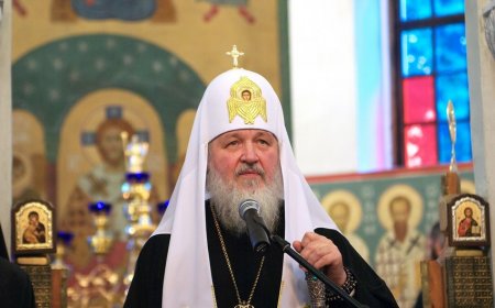 Rusiyanın dini lideri Novorossiysk kilsəsində mərasim zamanı yıxılıb