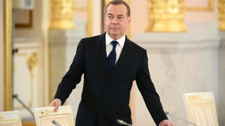 Medvedev yenidən "nüvə apokalipsisi"ndən danışdı