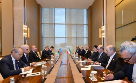 İlham Əliyev İran Prezidenti ilə görüşdü - FOTO